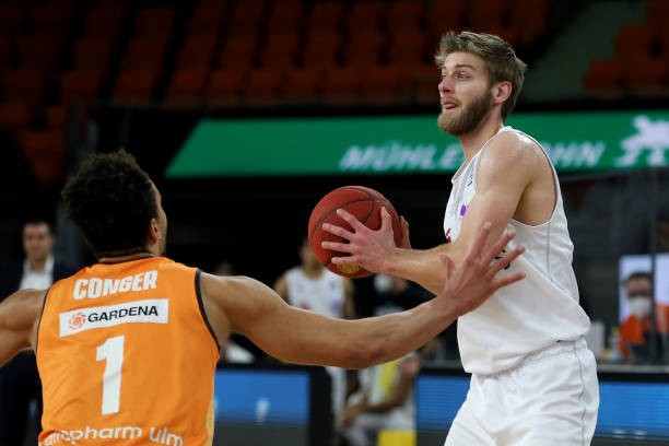 马的半决赛 马的半决赛